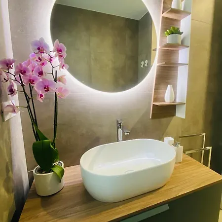 Elisa A - In Front Of The Walls Of * Lucca