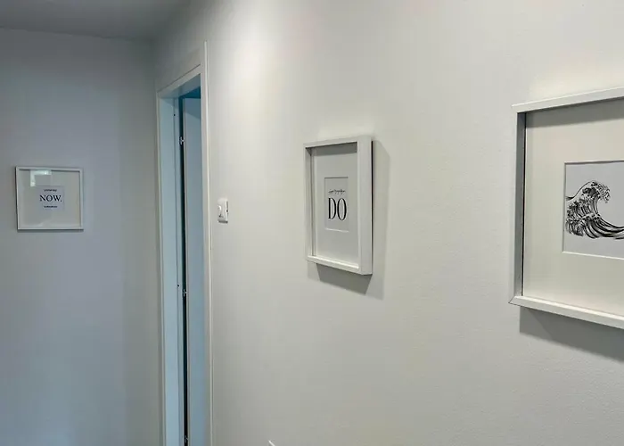 Elisa A - In Front Of The Walls Of Apartamento *